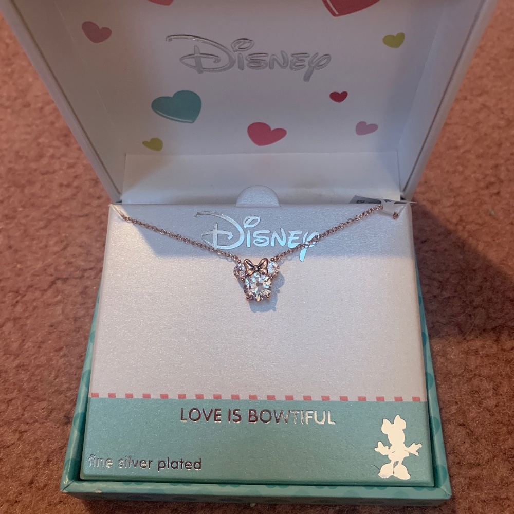 NIB DISNET MINNIE LOVE IS BOWTIFUL SILVER PENDANT